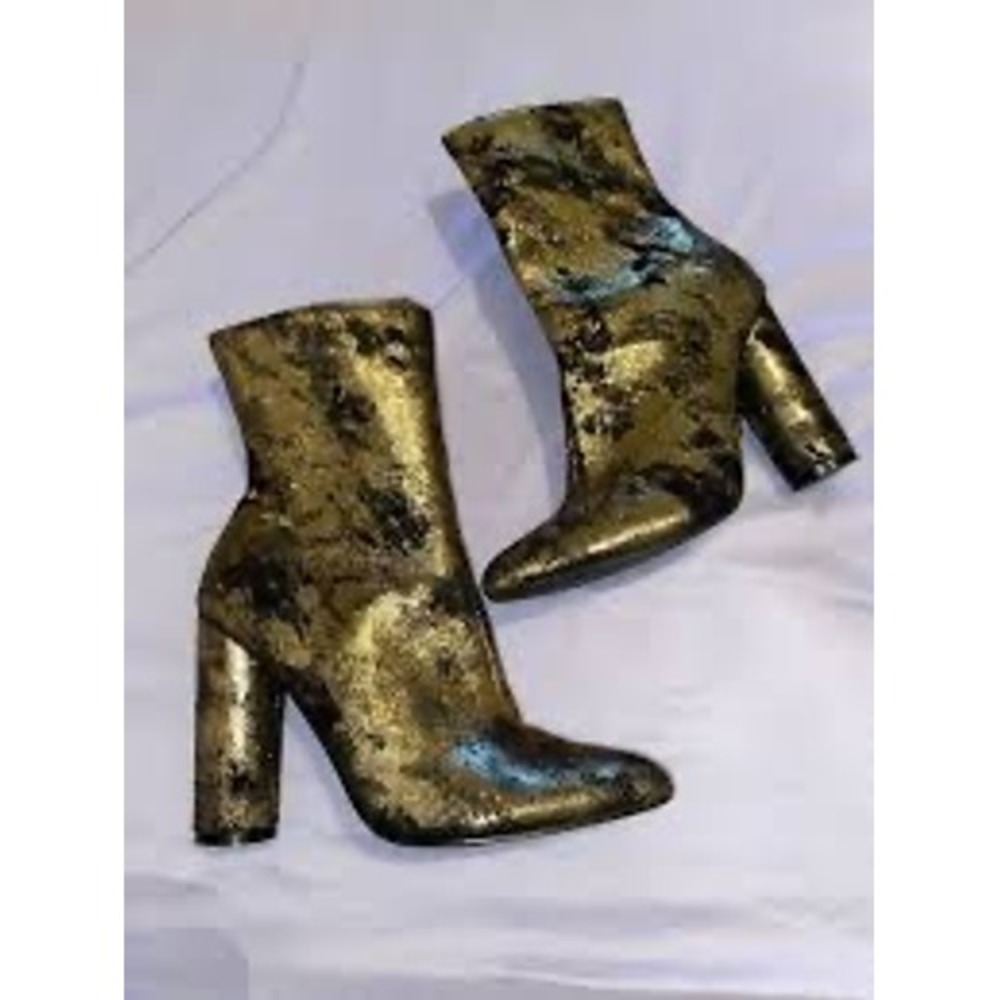 Cape Robbin Womens Metallic Gold Black Distressed Block Heel Ankle Boots PAW-45